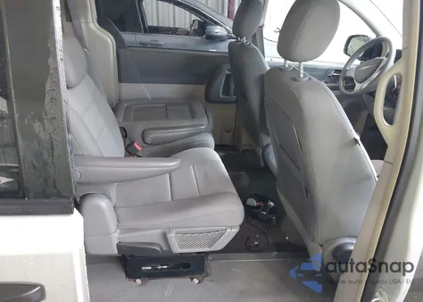 2008 Chrysler Town & Country Lx from USA, damaged, VIN 2A8HR44H98R750801